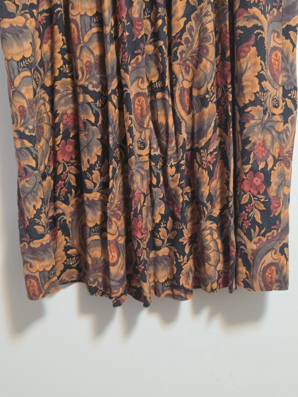 Vintage Floral Midi Skirt - Picture 3 of 8